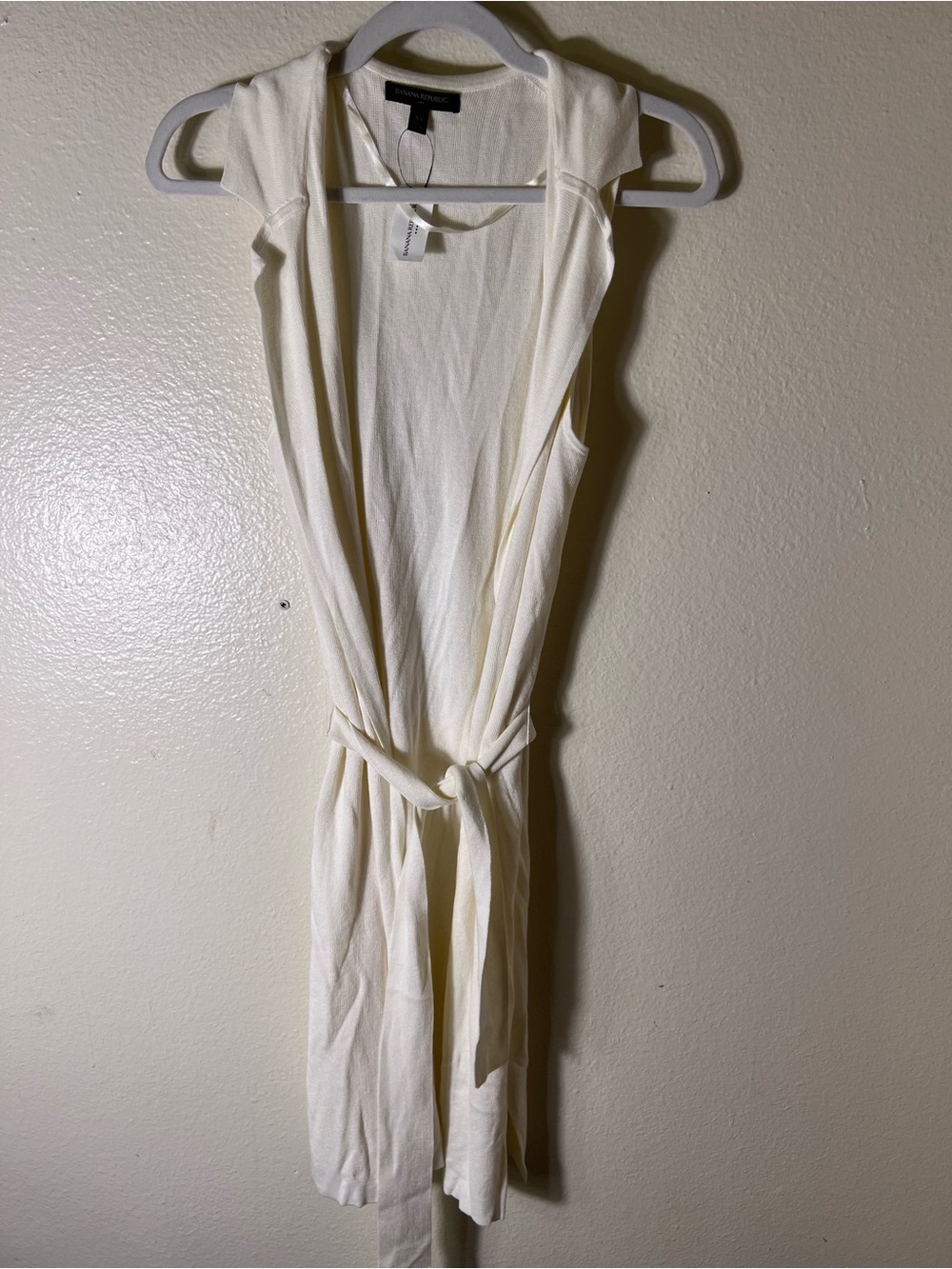 Banana Republic Cream Sleeveless cardigan size XS